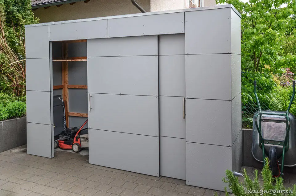 A medida: caseta de jardín pequeña y estrecha en color gris.
