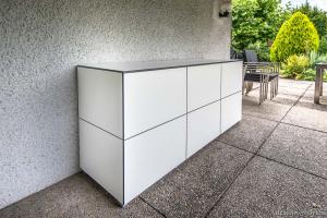 Stilvolle Ordnung in der Schweiz: Der Auflagenschrank für die Terrasse