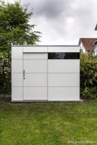 Architectural lightness in the garden: the modern gazebo with a flat roof
