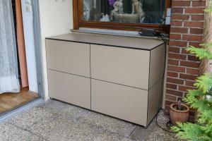 Stauraum nach Maß: Funktionales Terrassen-Sideboard mit Schwäche für Design