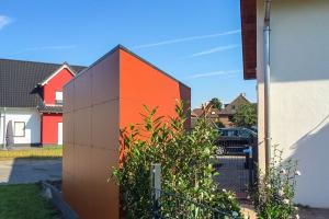 Individuelle Maßanfertigung in Castrop-Rauxel: Design Geräteschuppen für schräge Grundstücksgrenzen