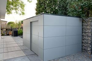 Garden shed with wood storage: Architectural problem solver in Bauhaus style