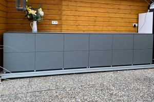 Wetterfestes Sideboard-Ensemble: Exklusive Raumlösung für den Wintergarten