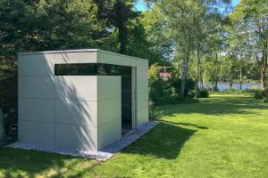 Wetterfestes Garten-Kubus: Höchste Präzision und Beständigkeit in Wassernähe