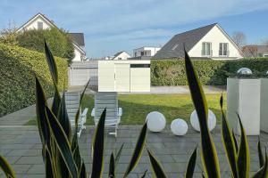 Design–Gartenhaus in Weiss in Duisburg