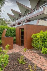 Triple waste bin enclosure in Corten steel look in Wyk auf Föhr