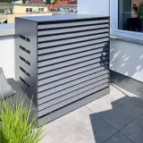 Wärmepumpe Verkleidung aus HPL in hellgrau