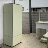Mintgrüner Hochschrank für die Terrasse