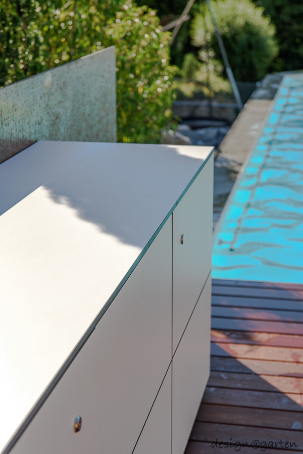 Funktionalität direkt am Wasser: Der moderne Poolschrank