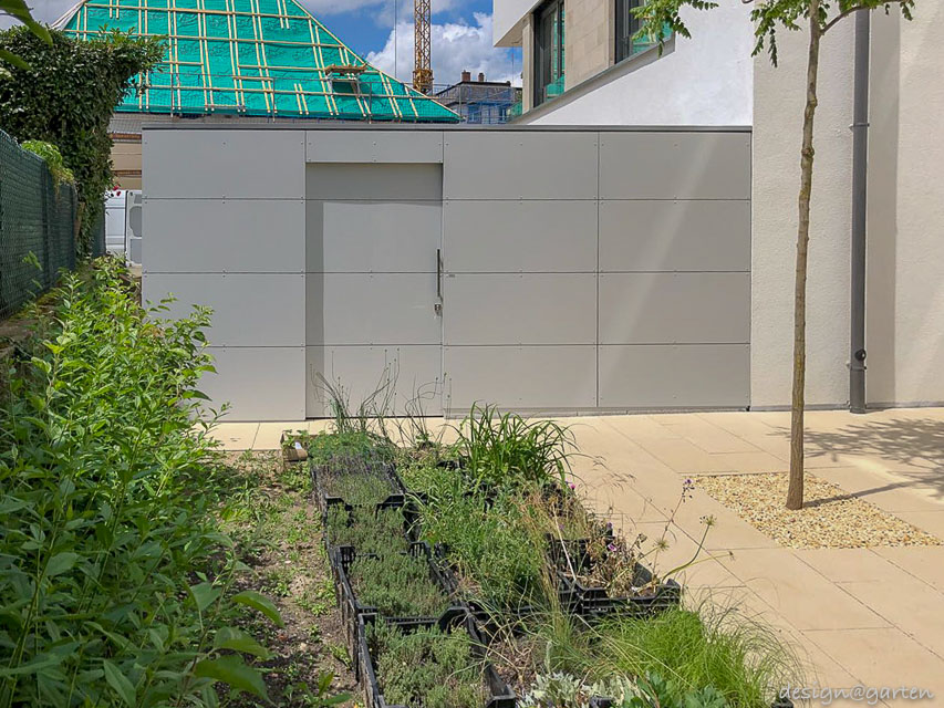 Privatsphäre im Neubau: Das moderne Gartenhaus als Terrassentrenner