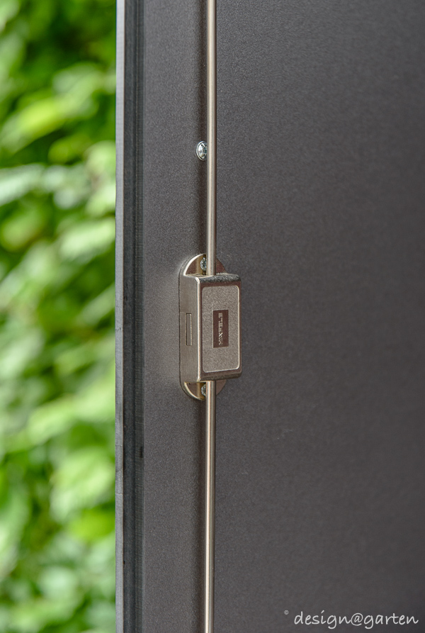 Exklusive Stauraumlösung in München: Der Hochschrank in Urban Grey Metallic