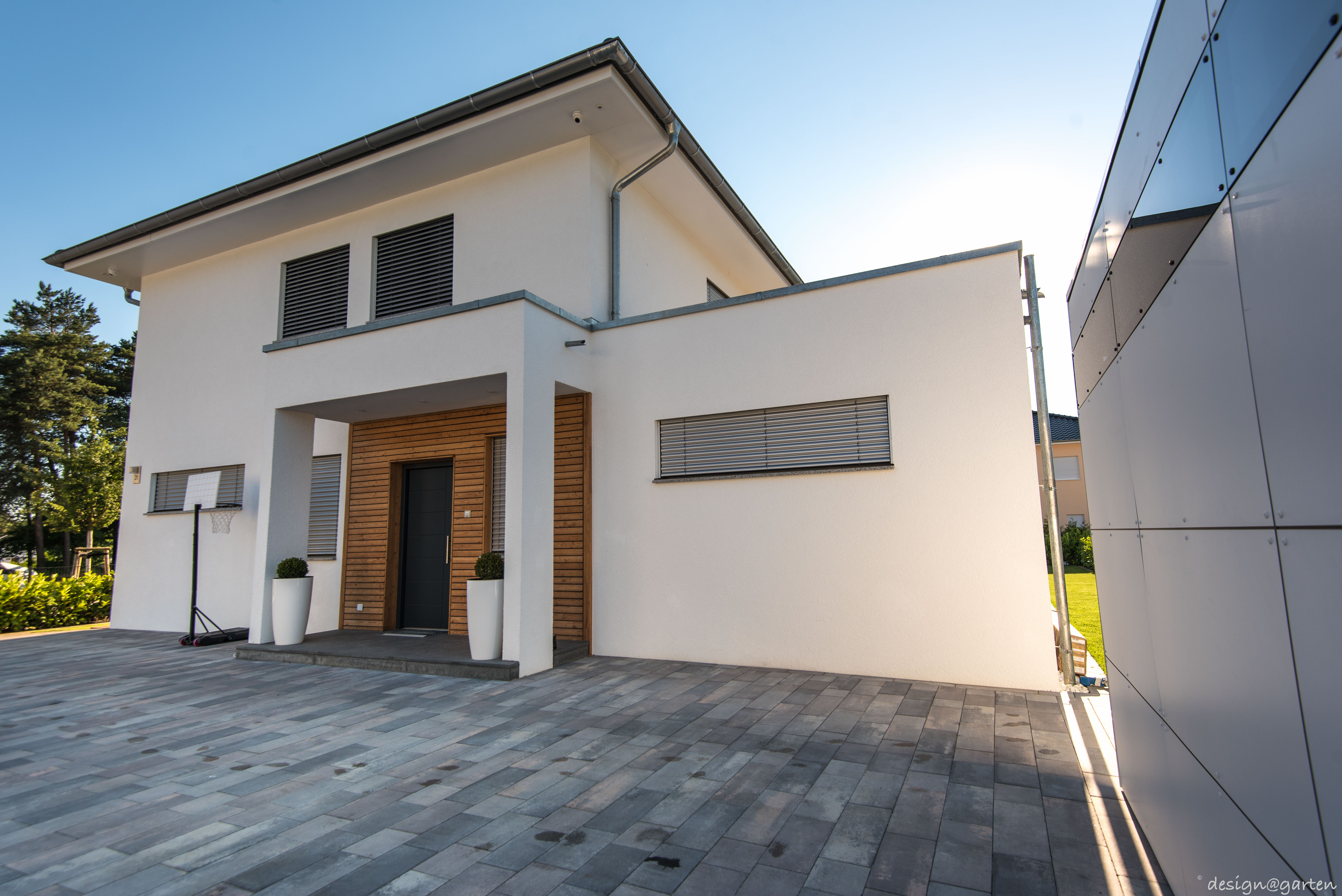 Funktionale Grundstücksteilung: Das moderne Gartenhaus mit Flachdach