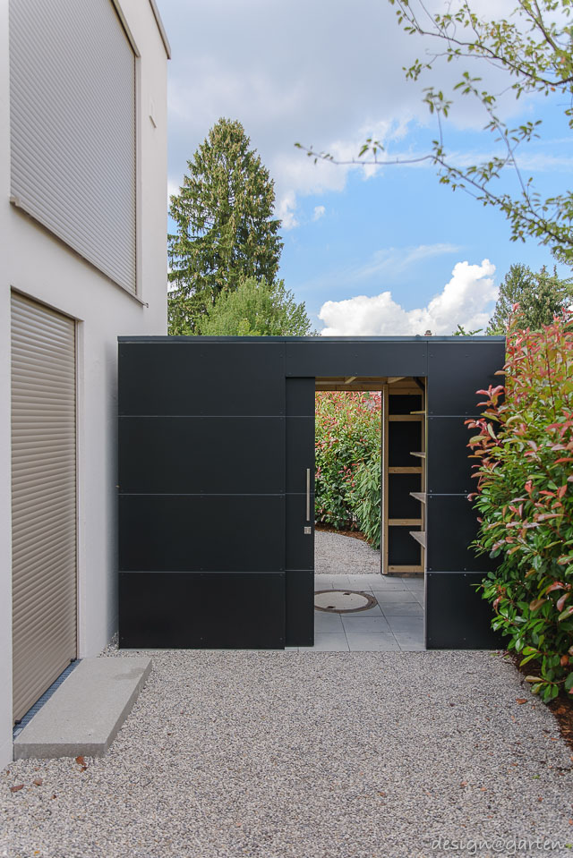 Das Cube–Gartenhaus in Schwarz
