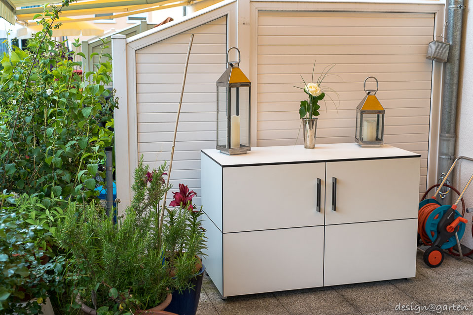 Wetterfeste Ordnung: Das wasserfeste Sideboard für die Terrasse