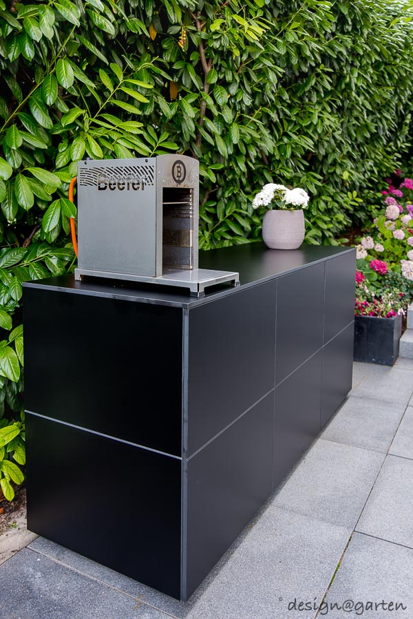 Der elegante Grill–Terrassenschrank