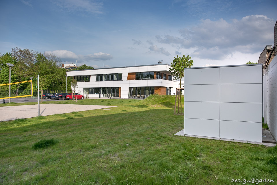 Moderne Architektur im Firmeneinsatz: Das kubistische Gerätehaus