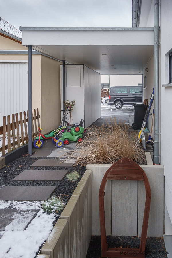Maximale Platzersparnis: Der XXL Geräteschrank als intelligente Carport-Erweiterung