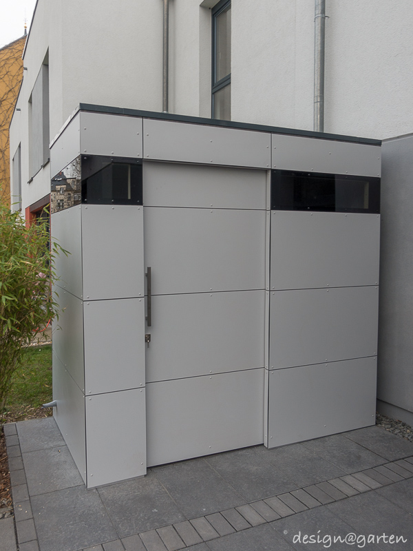 Harmonische Integration: Gerätehäuschen mit Flachdach