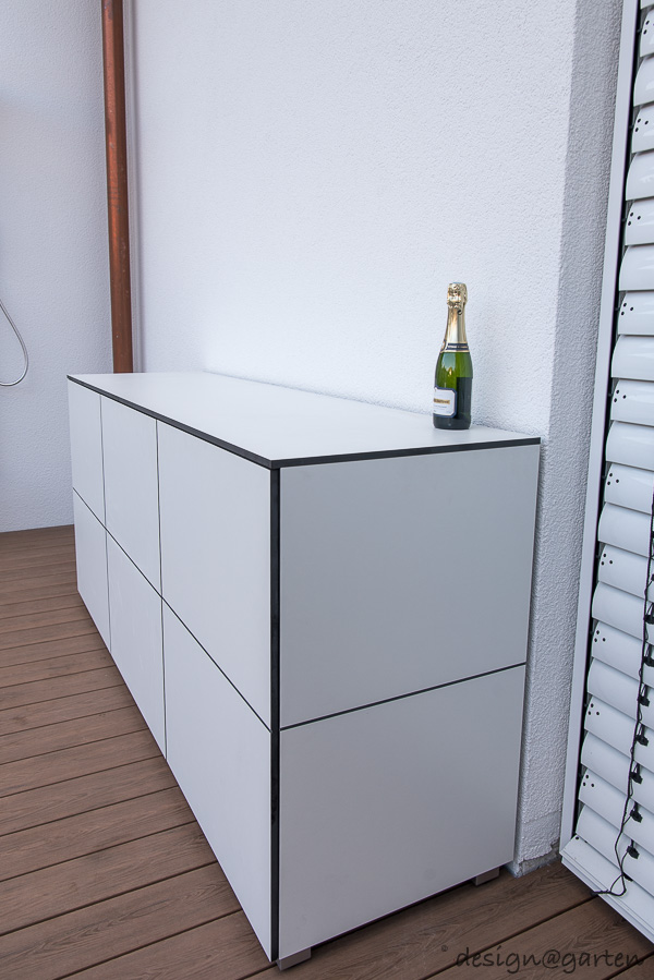 Maßgeschneiderte Pool-Lösung: Der breite Terrassenschrank