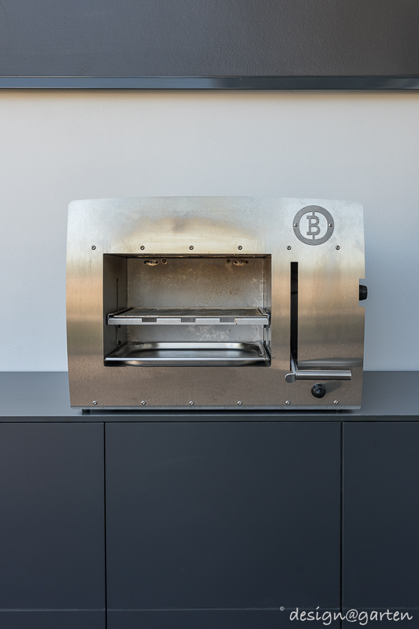 Grillvergnügen deluxe: Balkonschrank für Tischgrill