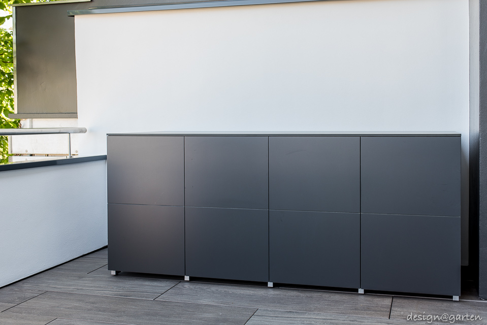 Grillvergnügen deluxe: Balkonschrank für Tischgrill