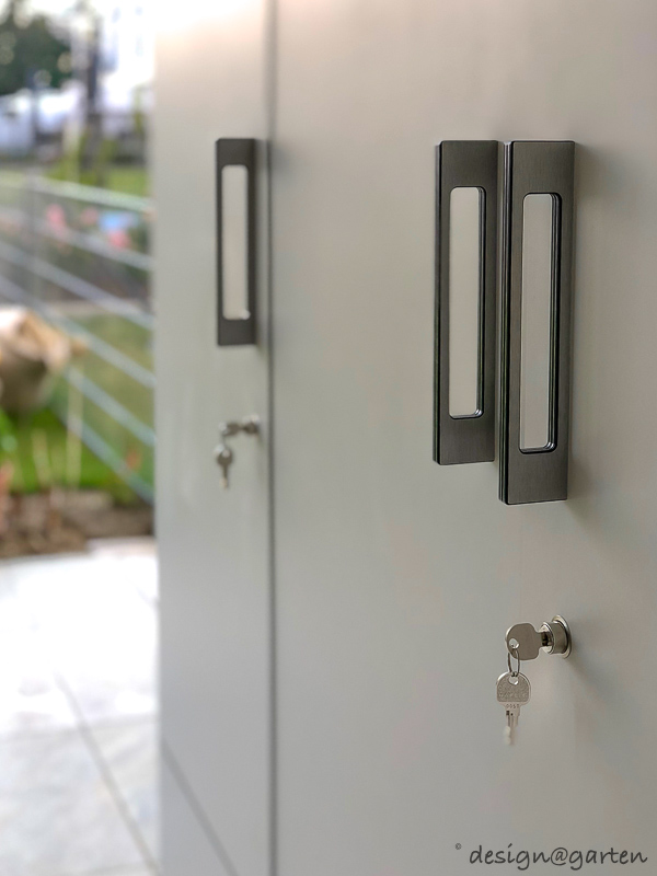 Maßgeschneiderte Eleganz in Friedberg: Ein großer Gartenschrank für draußen