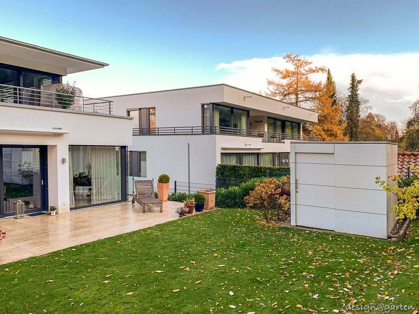 Architekturanspruch am Waldrand: Stauraum ohne Design-Kompromisse