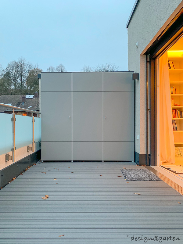 Praktische Stauraumlösung in Freudenberg: XXL Balkonschrank für Polster