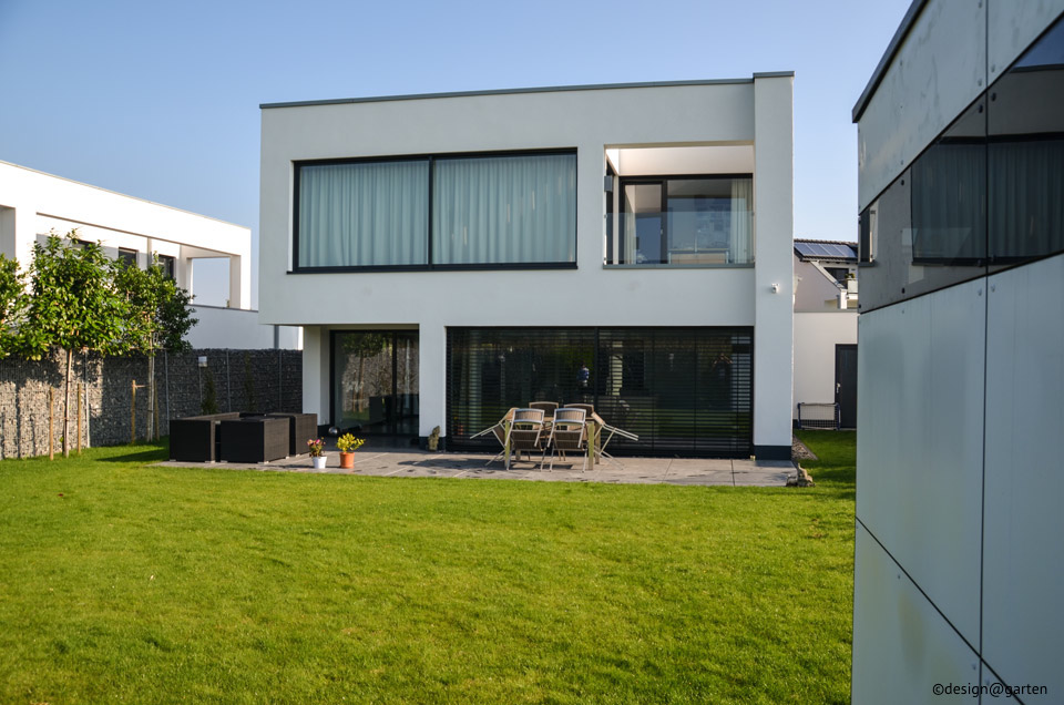 Architektonische Einheit in Euskirchen: HPL Gartenhütte mit Flachdach