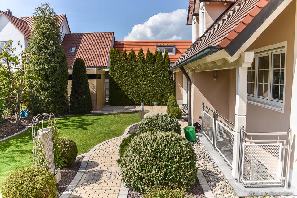 Modernes Design in Rain am Lech: Die minimalistische Gartenlaube als funktionales Raumwunder