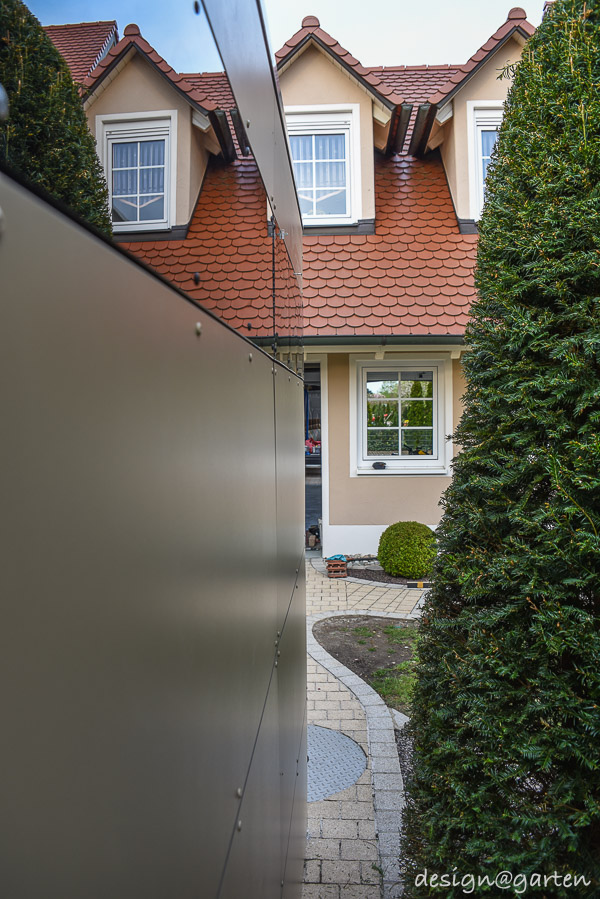 Modernes Design in Rain am Lech: Die minimalistische Gartenlaube als funktionales Raumwunder