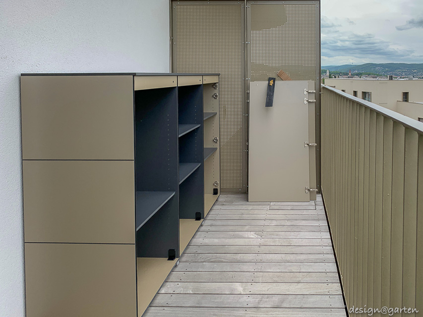 Maßgefertigte Technik-Unterbringung auf dem Balkon in Wien