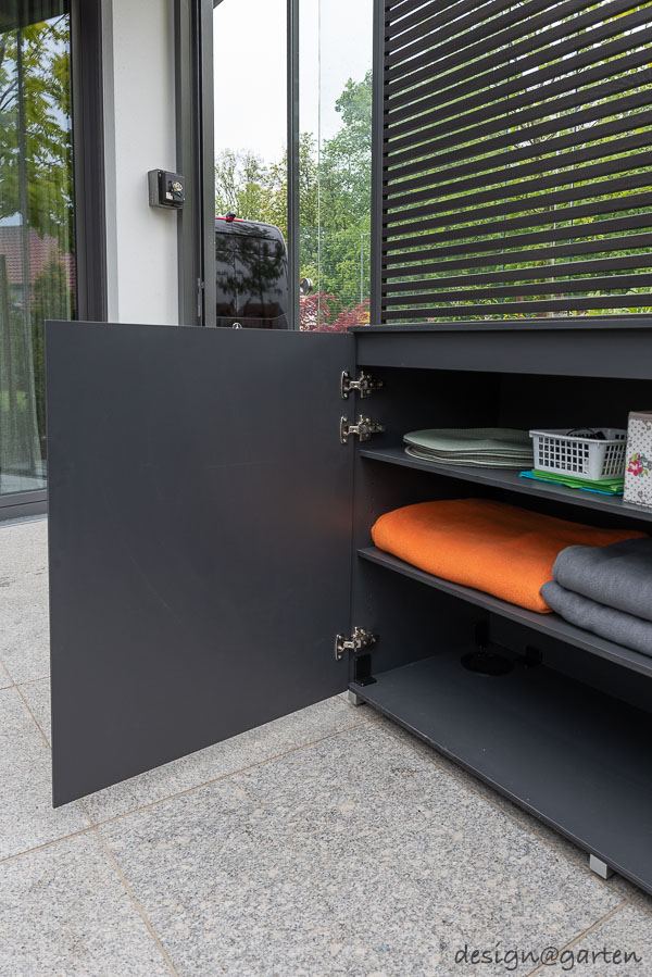 Modernes Design-Element: XXL Sideboard für den Außenbereich