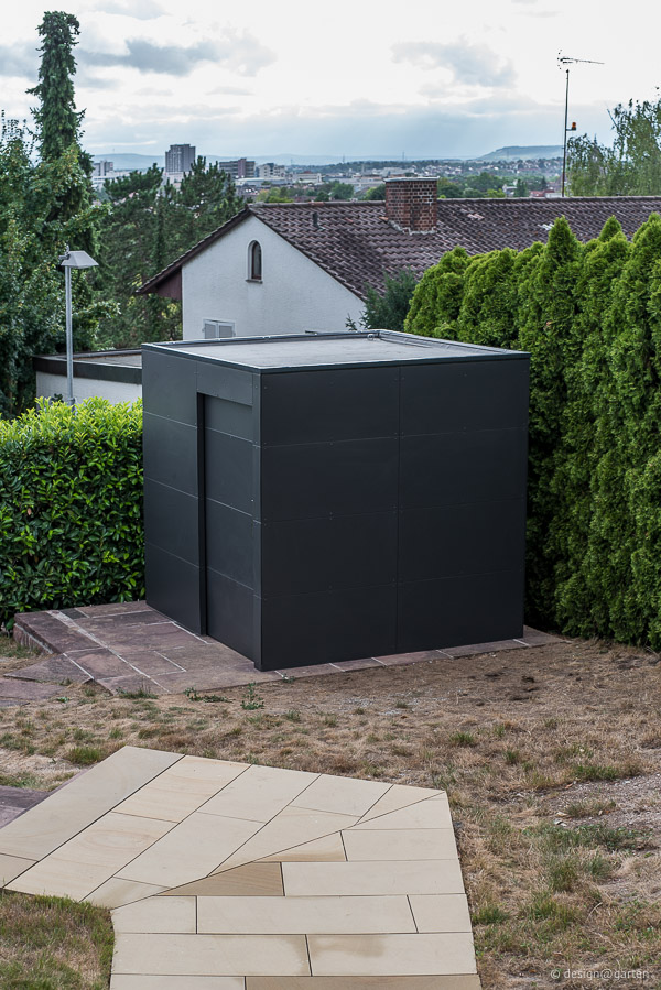 Der moderner Garten-Kubus mit quadratischem Grundriss