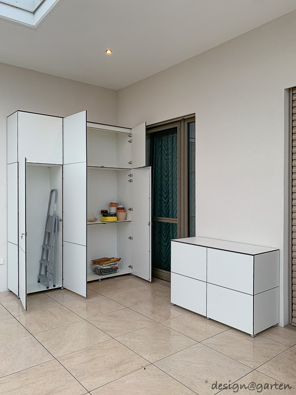 Wasserfester XXL Dachterrassenschrank als maßgefertigtes Stauraumsystem