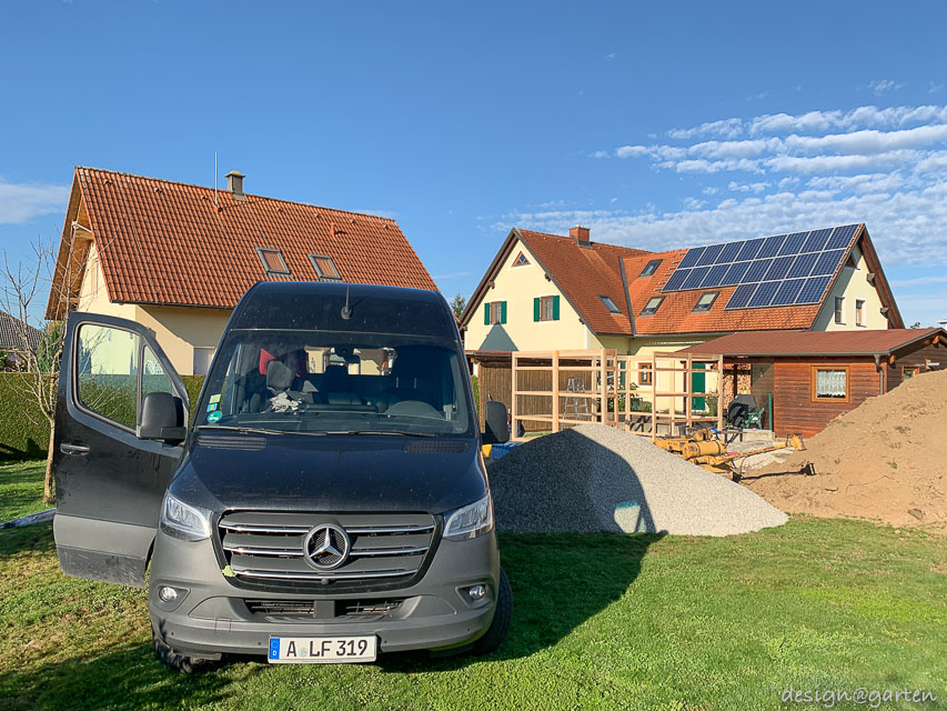 Design Gartenhütte mit Flachdach als großzügiges Raumwunder