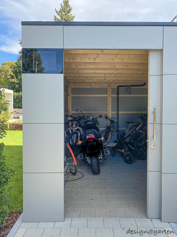 Minimalistischer Gartenschuppen mit Flachdach – Architektur trifft Stauraum