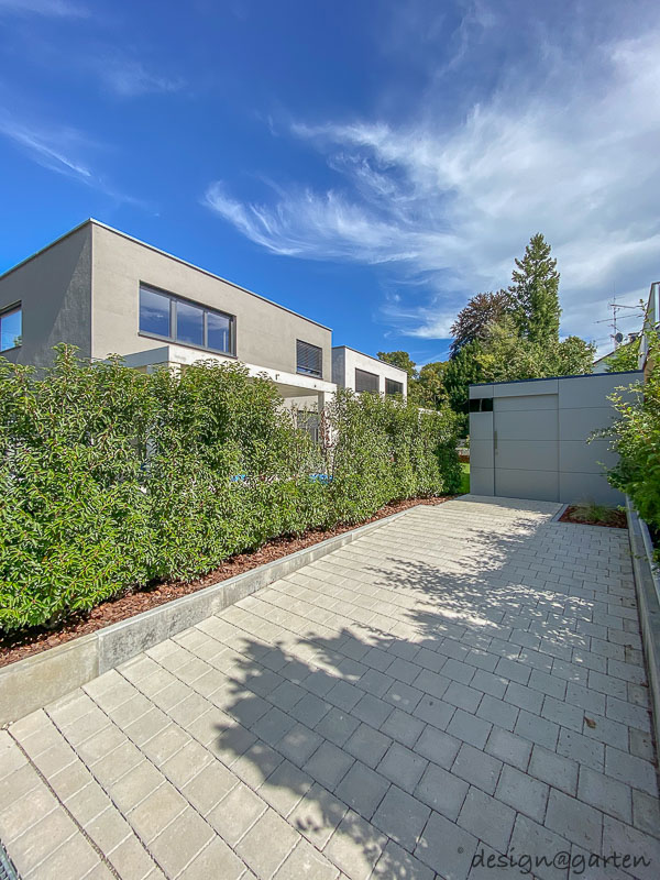 Minimalistischer Gartenschuppen mit Flachdach – Architektur trifft Stauraum