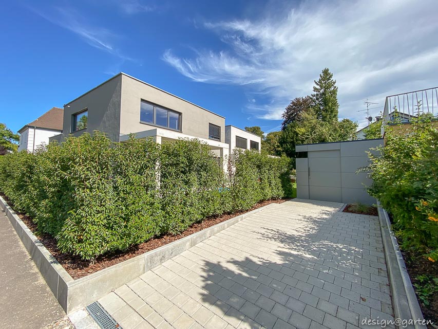 Minimalistischer Gartenschuppen mit Flachdach – Architektur trifft Stauraum