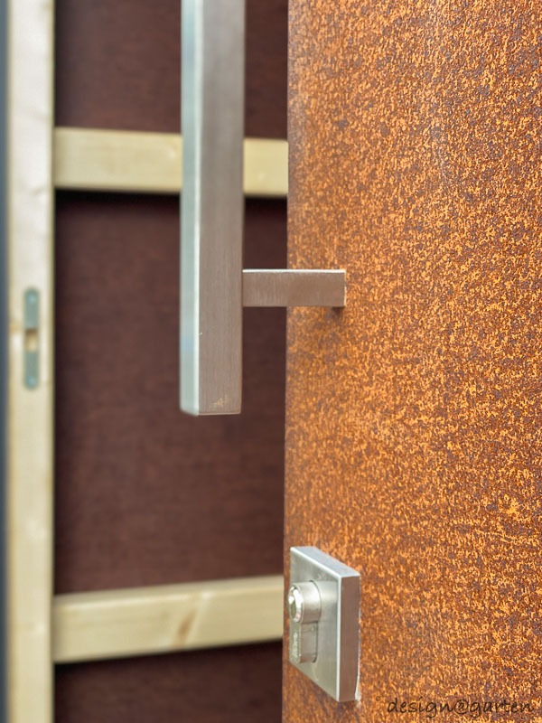 Cube Gerätehaus in Cortenstahl – Maßgefertigtes Designobjekt für den Garten