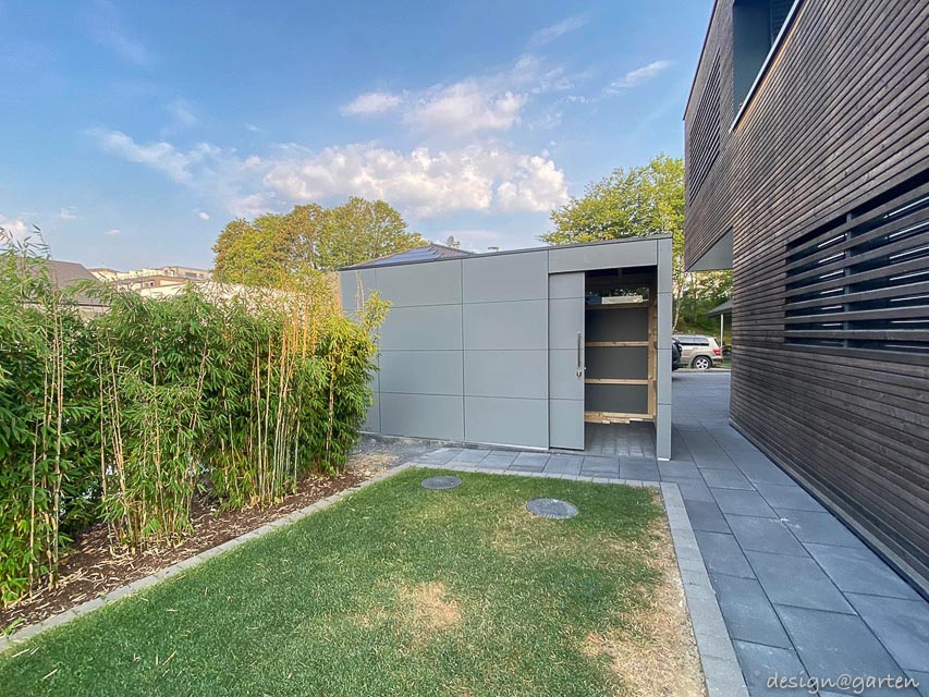 Architekten Gartenhaus mit Flachdach als moderne Stauraumlösung im Raum Frankfurt