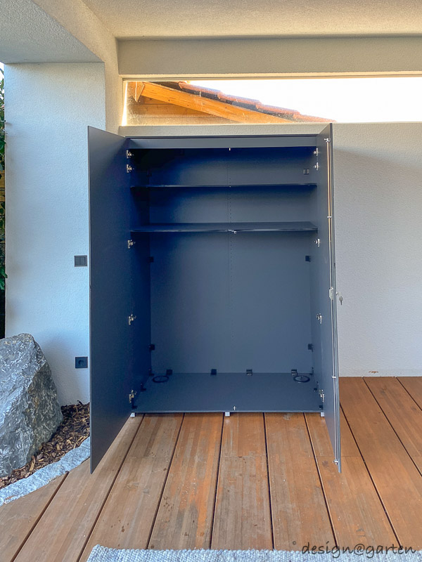 Maßgeschneiderter Hochschrank mit einfachem Montagesystem