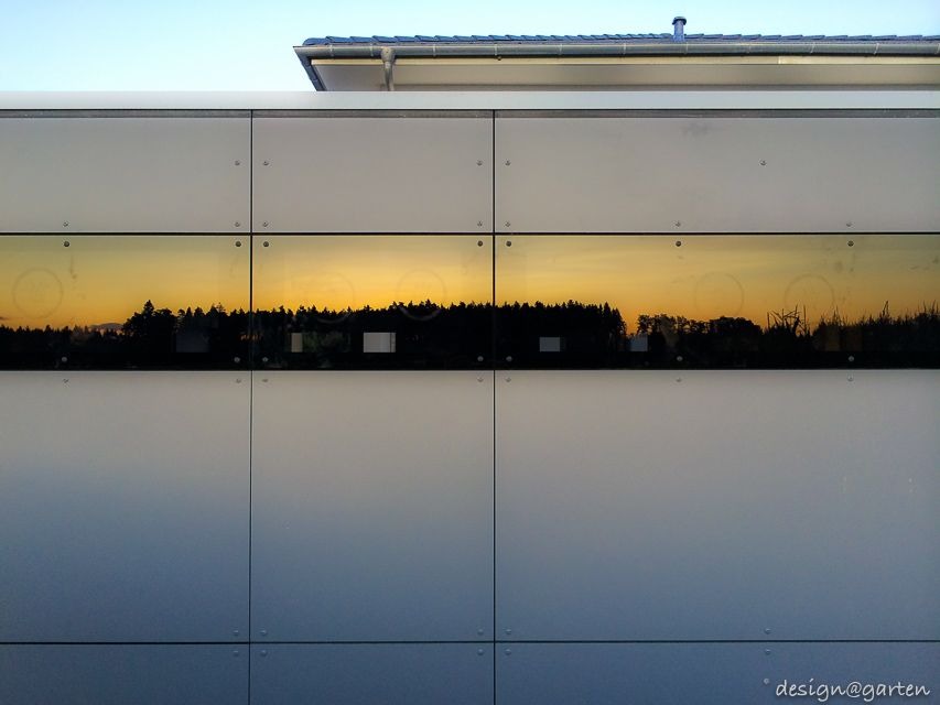 Multifunktionalität am Beckenrand: Das große Pooltechnikhaus als Alleskönner