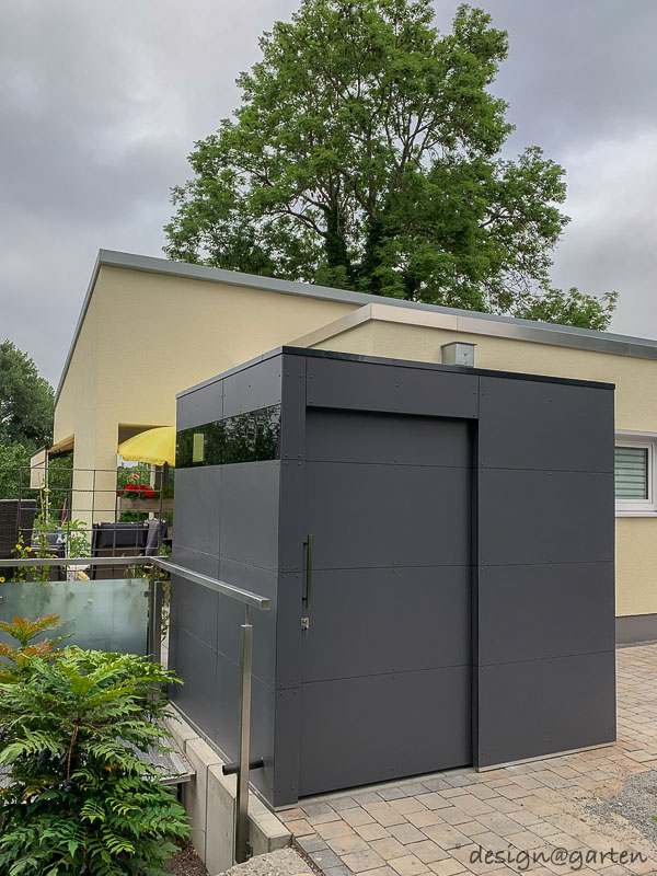 HPL-Gartenhaus nach Maß: Intelligente Raumlösung mit Durchgangsfunktion