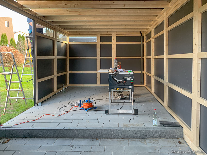 Präzisionsarbeit am Hang: Maßgefertigter Gartenraum mit integriertem Niveauausgleich