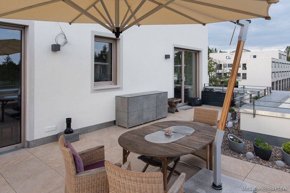 Outdoor-Sideboard im Dekor Empire Slate: Stilvolle Vielseitigkeit für die Terrasse