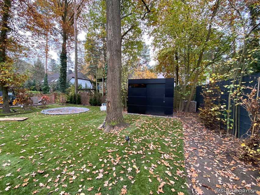 Moderner Garten-Kubus: Minimalistisches Design im natürlichen Umfeld