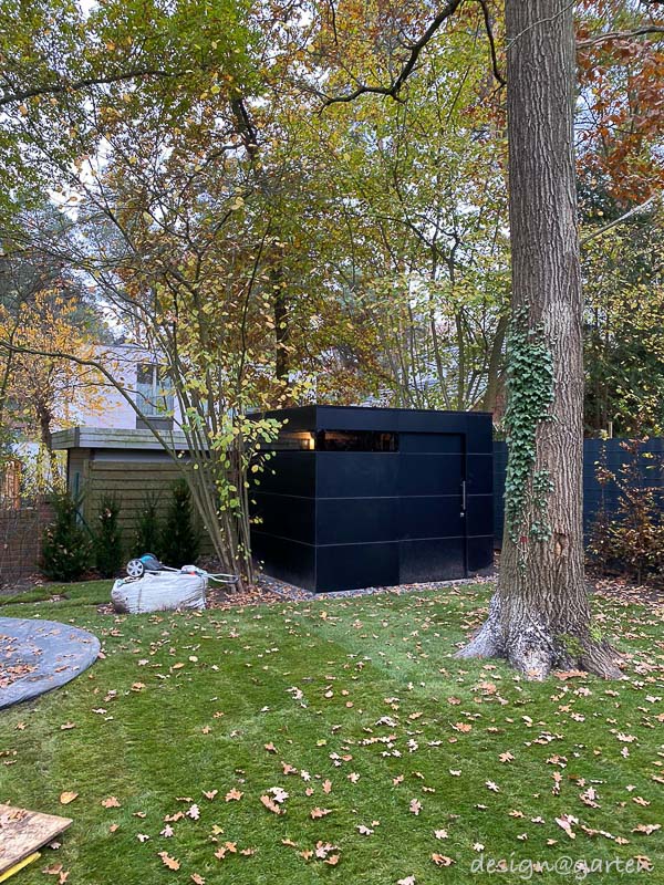 Moderner Garten-Kubus: Minimalistisches Design im natürlichen Umfeld