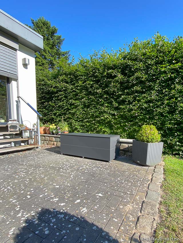 Wetterfestes Sitzboard nach Maß: Funktionales Design-Element für die Terrasse