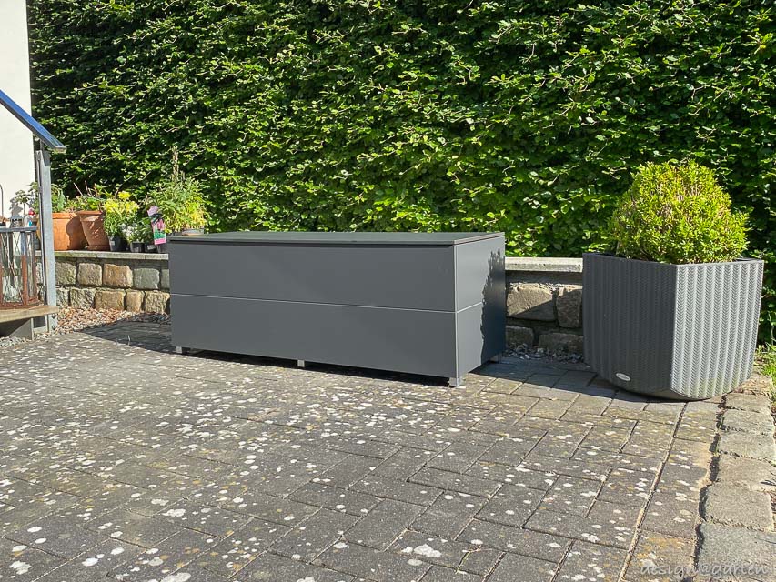 Wetterfestes Sitzboard nach Maß: Funktionales Design-Element für die Terrasse